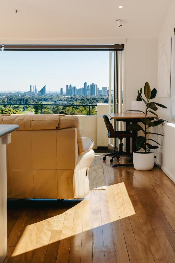 Spectacular Views Over Albert Park メルボルン エクステリア 写真